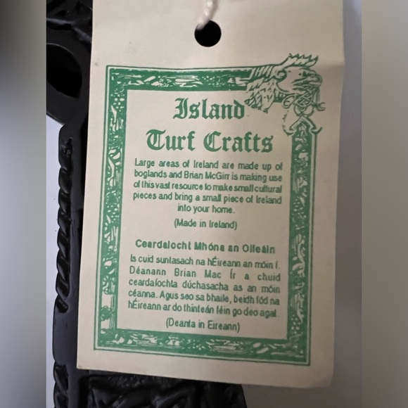 Island Turf Crafts 10” celtic high cross, in original box with original tags - Picture 4 of 9